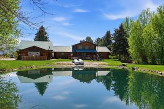 Heber Gathering Lodge Game Room Sleeps 34 - 7