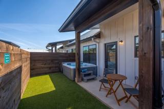 Ethel's Digs with Hot Tub - 6