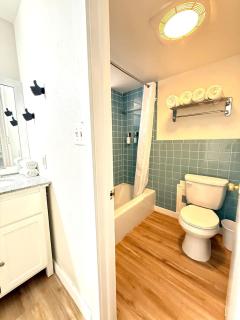 Eureka Vibes Walk to Downtown Trolley - 2