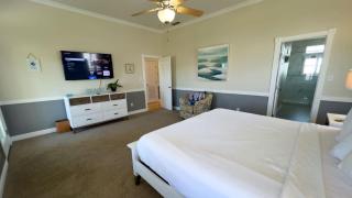 Luxury - 1 min to Beach - Pool - New Remodel - 1