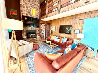 Spectacular Mountain Retreat- Serene Views!- The Groovy Groundhog - 6