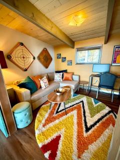 Spectacular Mountain Retreat- Serene Views!- The Groovy Groundhog - 5