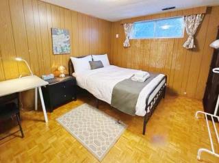 near Yonge Finch Subway Bright Rooms and suite Free Parking - 1