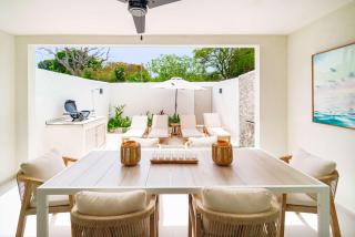 New Stylish 2BR Villa Walk to Beach Pool - 5