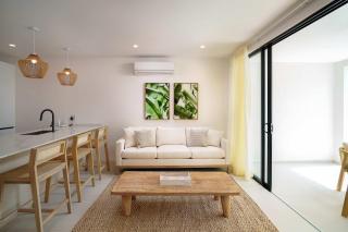 New Stylish 2BR Villa Walk to Beach Pool - 4