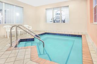 Microtel Inn and Suites by Wyndham Appleton - Appleton - 9