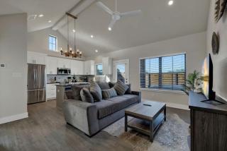 Hill Country Wine Hideaway - 2