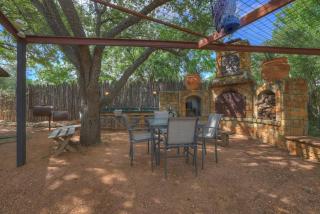 The Willows Retreat - Sleeps 17, Hot-Tubs, Close to Main Street! - 6
