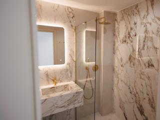 The Grand Blue Boutique Hotel - 3