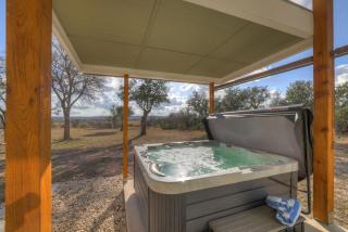 Evergreen Escape w/Hot-tub 5 Min to Downtown! - 9