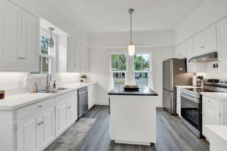 Awesome Haus with Gameroom, 4Blks to Center of Town! - 2