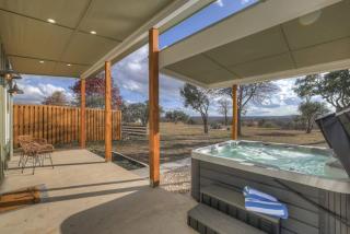 Evergreen Escape w/Hot-tub 5 Min to Downtown! - 8