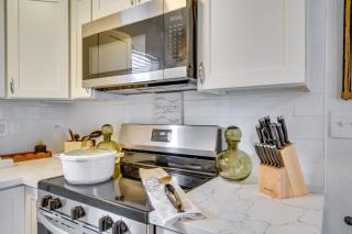 Easy Access to Dtwn Tacoma! Stylish Couples Condo - 1