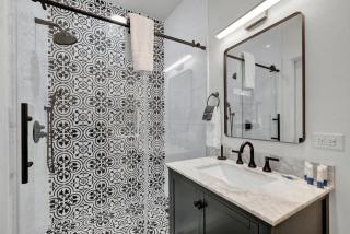 Evergreen Escape w/Hot-tub 5 Min to Downtown! - 6