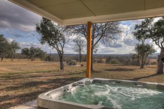 Evergreen Escape w/Hot-tub 5 Min to Downtown! - 2