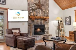The Lodge on the Creek - Branson West Cabin with Beautiful Views - 0