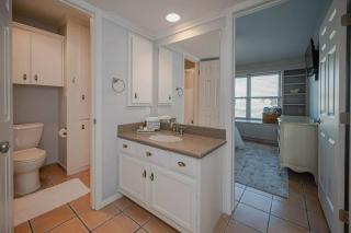 Seaside Cottage with water views! - 6