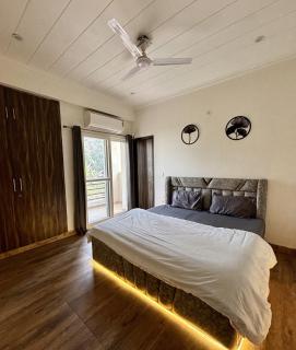 The Huddle - Dusk - 4