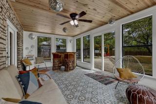 Eclectic Fun Haus with Hot Tub - 3 Min Drive to Main - 1