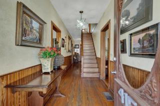 East Suite in Gillespie House -Steps to Main Street! - 8
