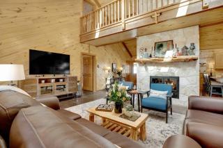 Shady Lane Lodge: Hot-Tub and Game Room Wheelchair Access - 2