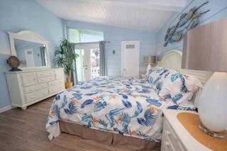 Warm Vibes 5 mins to Beach Cool Retro Feel home - 6