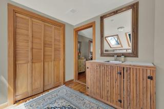 East Suite in Gillespie House -Steps to Main Street! - 2