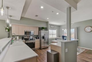 Amazing 2 bed 2 bath with Gorgeous View - 4