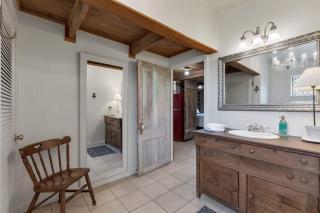 Rocking Ox Gasthaus and Barn Cabin - 6