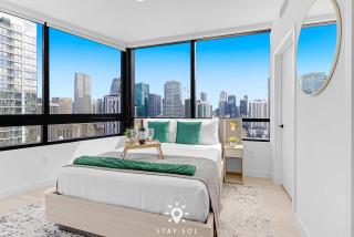 City Vibes with Spa & Gym in Sleek 1BR Retreat - 0