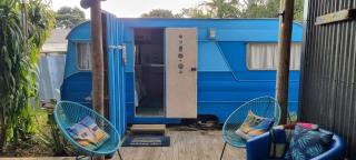 Raglan West Retro Beach Vibe Accommodation - 9