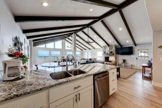 Waterfront Lake House with Hot Tub & Firepit - 7