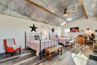 Stargazing Retreat at Lone Star Cottage - 4