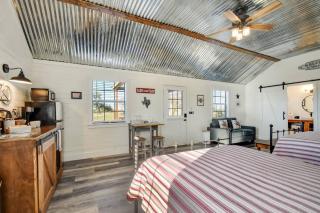 Stargazing Retreat at Lone Star Cottage - 0