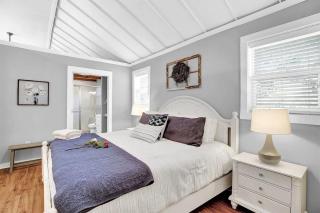 Luxury Combo Walk to Main with 2 Hot-Tubs - 6