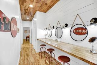 Luxury Near Main with Hot Tub - 3