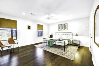 Waylons House-Hot Tub Shared Party Barn with Games - 0