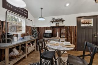 Poplar Place Soho with Hot Tub - 6 Blks to Main St - 5