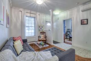 Cozy 3BR Home with 2 Kitchens plus Backyard in Leslieville - 4