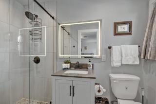 Das Weinhaus Pool & Hot Tub - Walk to Main St - 4