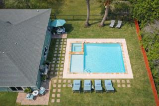 Large Home Near Bay to Fish New Pool home - 6