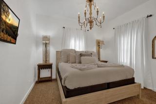 Poplar Place Main House with Hot tub-1 mi to Main St - 4