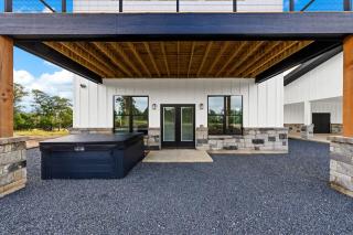 Hill Country Escape w/Views Plus, Hot-Tub and Pet Friendly! - 4