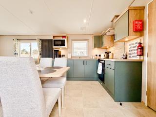 The Retreat - An Luxurious Caravan in Towyn, Wales - 1