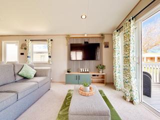 The Retreat - An Luxurious Caravan in Towyn, Wales - 7