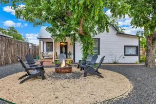 Poplar Place Main House with Hot tub-1 mi to Main St - 1