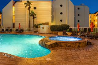 Direct Beach Pools & Sun Deck - Stylish - Clean - 7