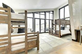 The Colony Walk To Slopes Hot Tub Parking KBM Resorts Walk to Slopes Hot Tub Parking 2 homes 9 Bedrooms ML-2510 - 3