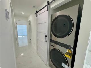 Beautiful House Near Marlins Stadium - 0