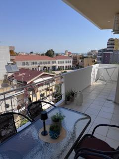 J&J spacious balcony apartment - 2